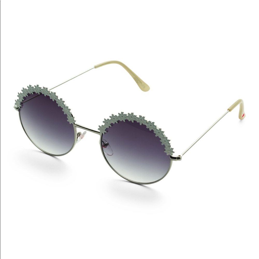 COPY - Betsey Johnson Daisy Sunglasses, White, Silver
